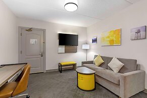 Comfort Inn & Suites Cuyahoga Falls - Akron