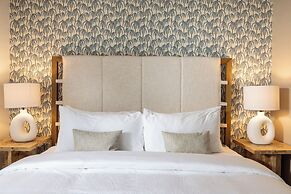 Pines & Palms Resort