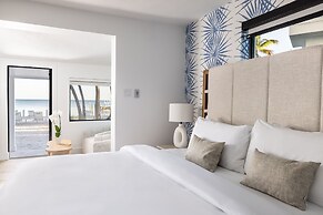 Pines & Palms Resort