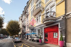 Hotel Ambassador