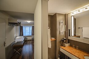 Alexander Guesthouse