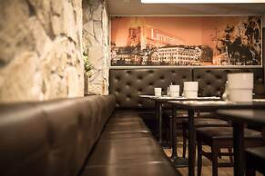 Alexander Guesthouse