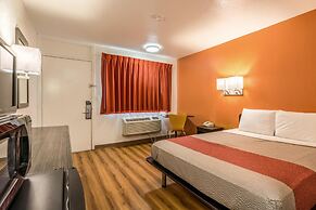 Motel 6 Lumberton, NC