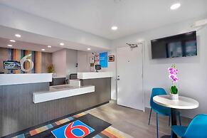 Motel 6 Lumberton, NC