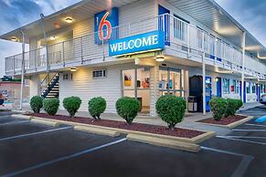 Motel 6 Lumberton, NC