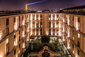 L'Hotel du Collectionneur Arc de Triomphe