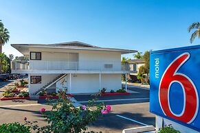 Motel 6 Santa Barbara, CA - State Street