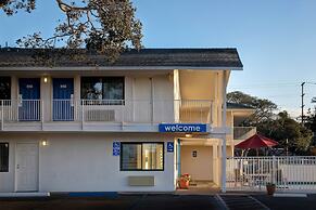 Motel 6 Monterey, CA