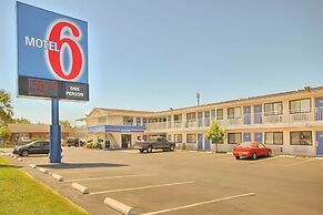 Motel 6 Fresno, CA - Blackstone North