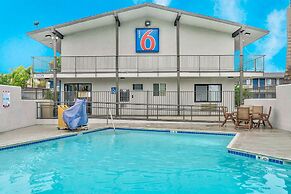 Motel 6 El Monte, CA - Los Angeles