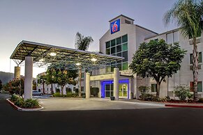 Motel 6 Gilroy, CA
