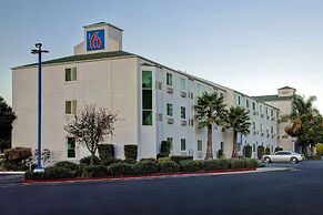 Motel 6 Gilroy, CA