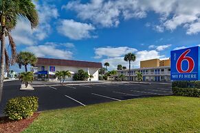 Motel 6 Cocoa Beach, FL