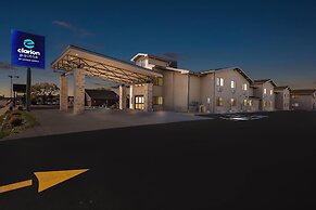 Clarion Pointe Milwaukee Airport