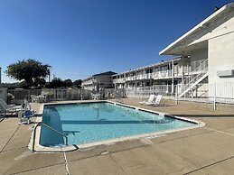 Motel 6 Denton, TX - UNT