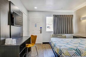 Motel 6 Denton, TX - UNT