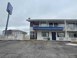 Motel 6 Denton, TX - UNT