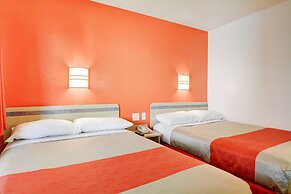 Motel 6 Southington, CT - Hartford