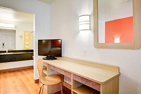 Motel 6 Southington, CT - Hartford