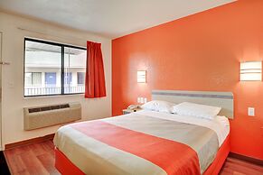 Motel 6 Southington, CT - Hartford