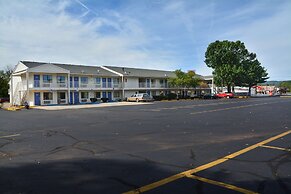 Motel 6 Southington, CT - Hartford
