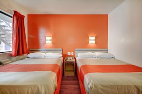 Motel 6 Southington, CT - Hartford