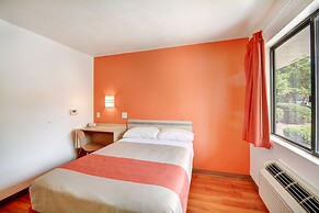 Motel 6 Southington, CT - Hartford