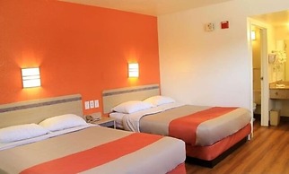 Motel 6 Enfield, CT - Hartford