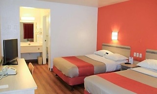 Motel 6 Enfield, CT - Hartford