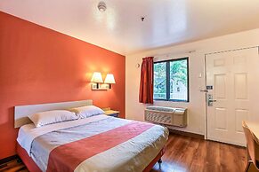 Motel 6 Pinole, CA