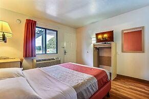 Motel 6 Pinole, CA