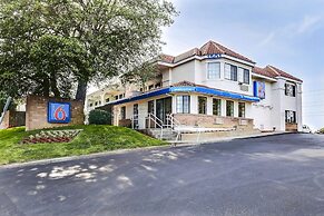 Motel 6 Pinole, CA