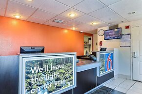 Motel 6 Pinole, CA