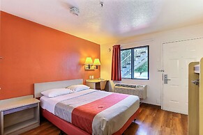 Motel 6 Pinole, CA
