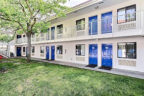 Motel 6 Pinole, CA