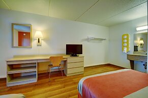 Motel 6 Chicopee, MA - Springfield