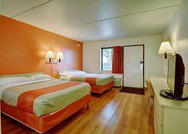 Motel 6 Chicopee, MA - Springfield