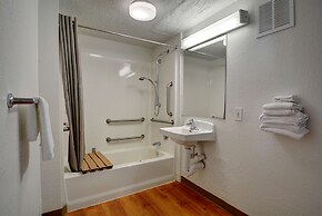 Motel 6 Chicopee, MA - Springfield