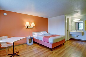 Motel 6 Chicopee, MA - Springfield