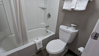 Motel 6 Leominster, MA