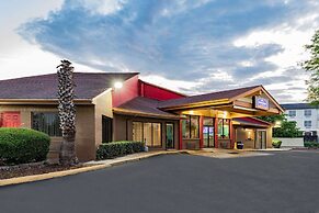 Howard Johnson by Wyndham Houston Hobby Airport