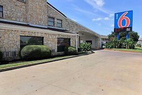 Motel 6 Austin, TX - Central Downtown UT
