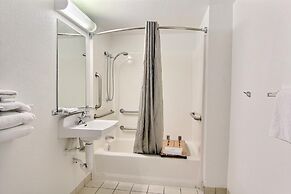 Motel 6 Austin, TX - Central Downtown UT