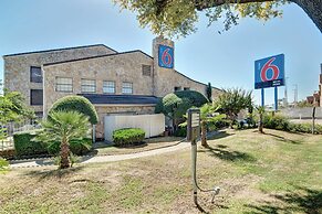 Motel 6 Dallas, TX - Forest Lane