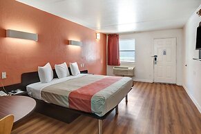 Motel 6 Dallas, TX - Forest Lane