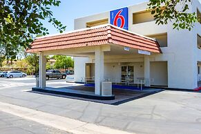 Motel 6 Tempe, AZ – Phoenix Airport – Priest Dr