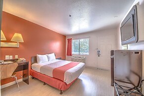 Motel 6 San Antonio, TX - Fiesta