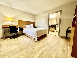 Days Inn & Suites by Wyndham Arlington Near Six Flags