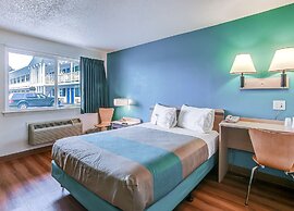 Motel 6 Coos Bay, OR