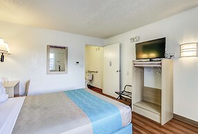 Motel 6 Coos Bay, OR